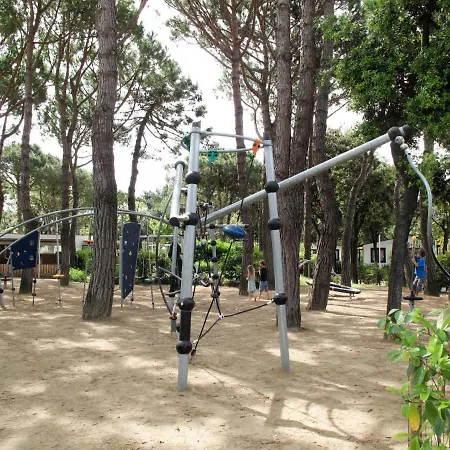 Дом отдыха Locazione Turistica Camping Village Лидо-ди-Езоло
